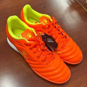 Kelme indoor soccer shoes size 7 // 062101